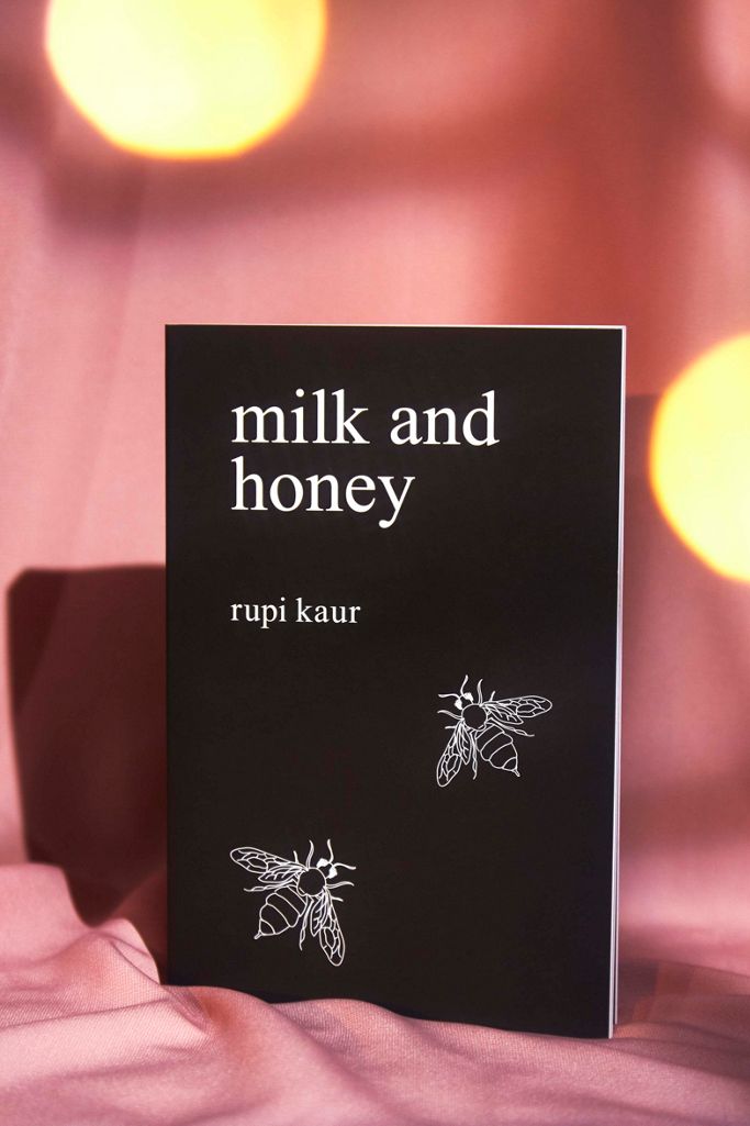 Rupi Kaur Buch „milk and honey“ Urban Outfitters DE