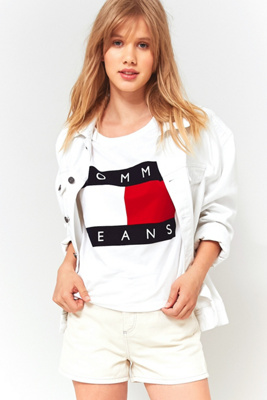 tommy hilfiger 90s logo t shirt