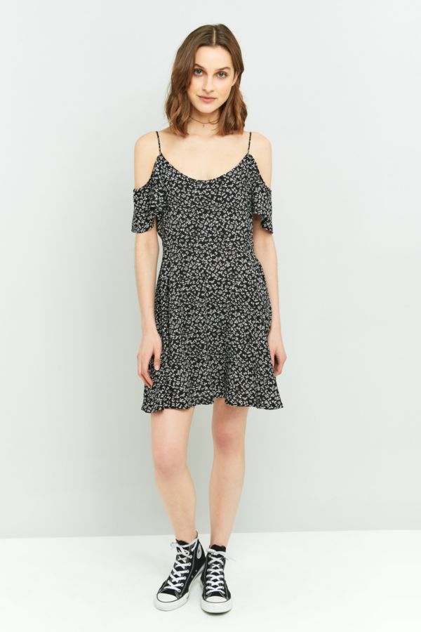 Pins & Needles Floral Cold Shoulder Flippy Dress | Urban Outfitters UK