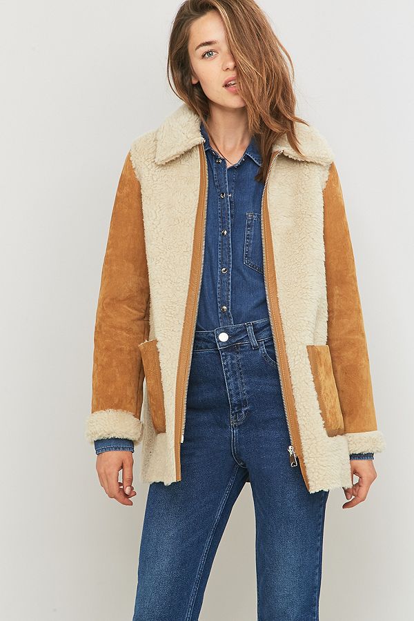 Urban Outfitters – Mantel aus Kunstpelz in Taupe mit Reißverschluss Urban Outfitters – Mantel aus Kunstpelz in Taupe mit Reißverschluss