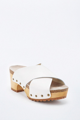 urban outfitters clogs