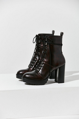 urban outfitters lace up boots