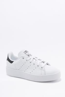 stan smith femme blanche et bleu marine