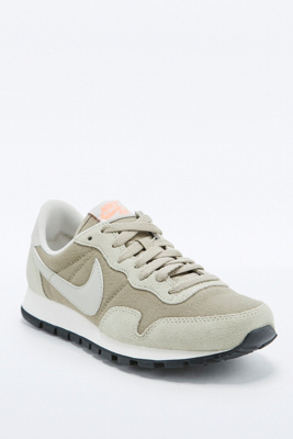 nike air pegasus beige