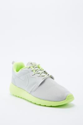 lime green nike trainers