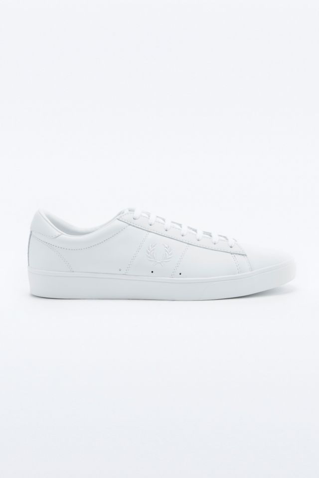 Fred Perry Baskets Spencer En Cuir Blanches Urban Outfitters Fr