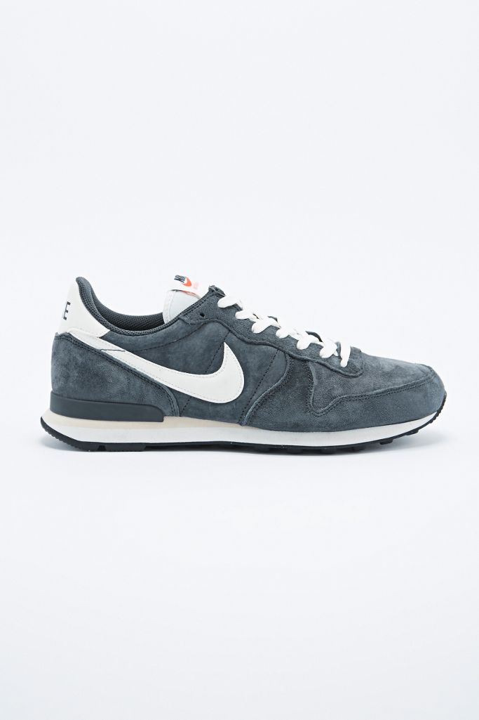 nike internationalist trainers