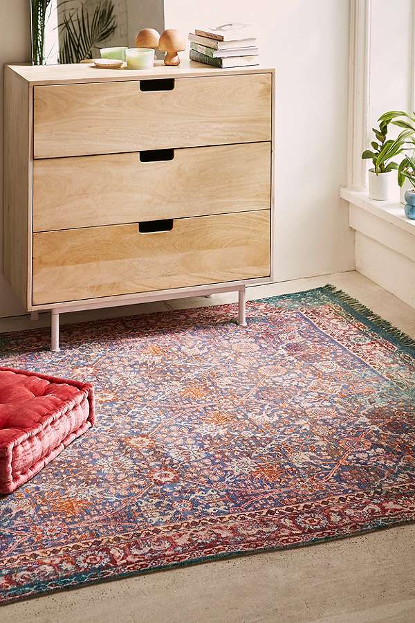 Isolde Distressed Print 5x7 Chenille Rug Urban Outfitters De