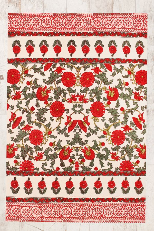 Teppich Mit Rosa Blumenmuster 4 X 6 Fuss Urban Outfitters De