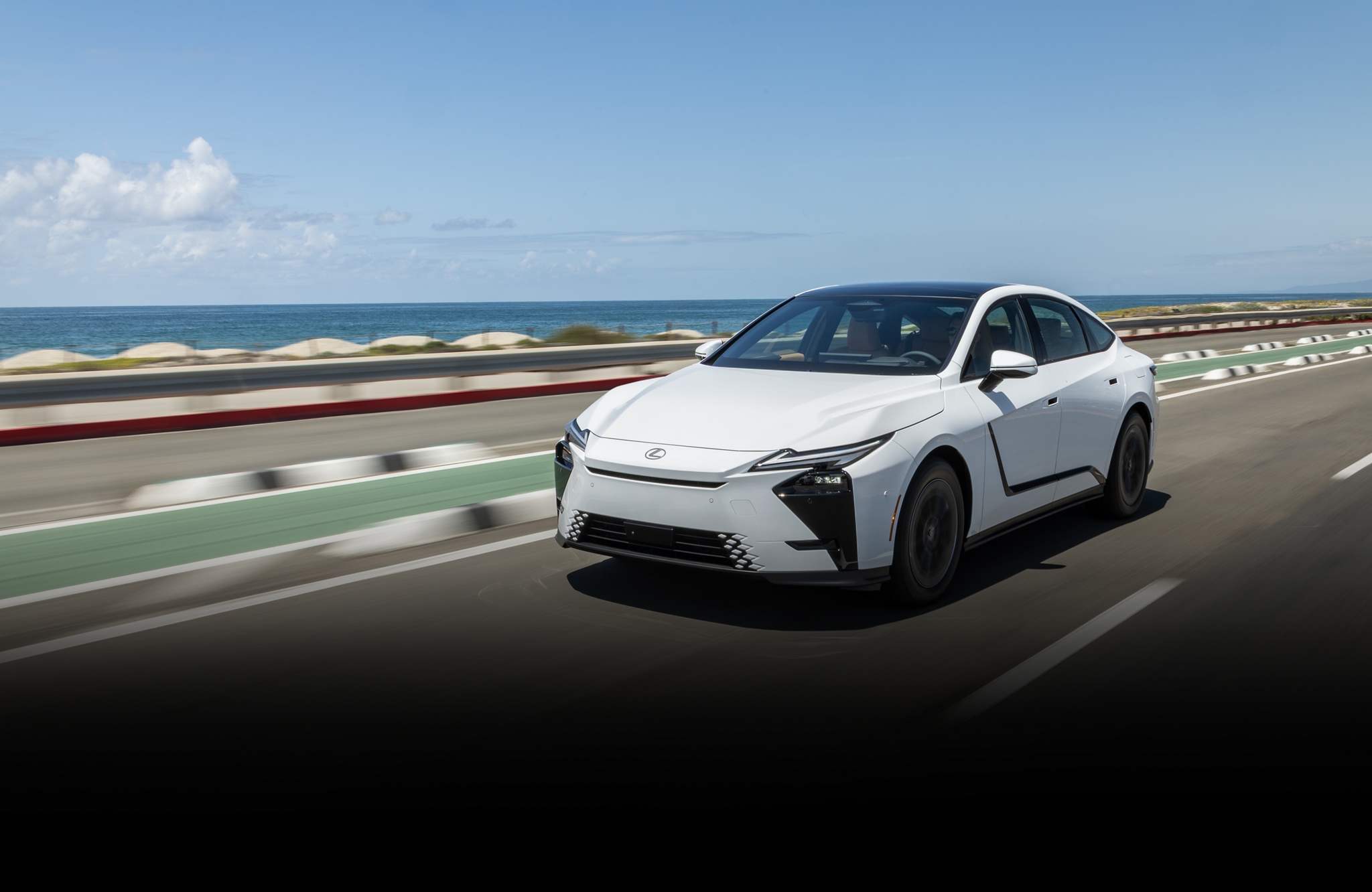Lexus ES 350h driving
