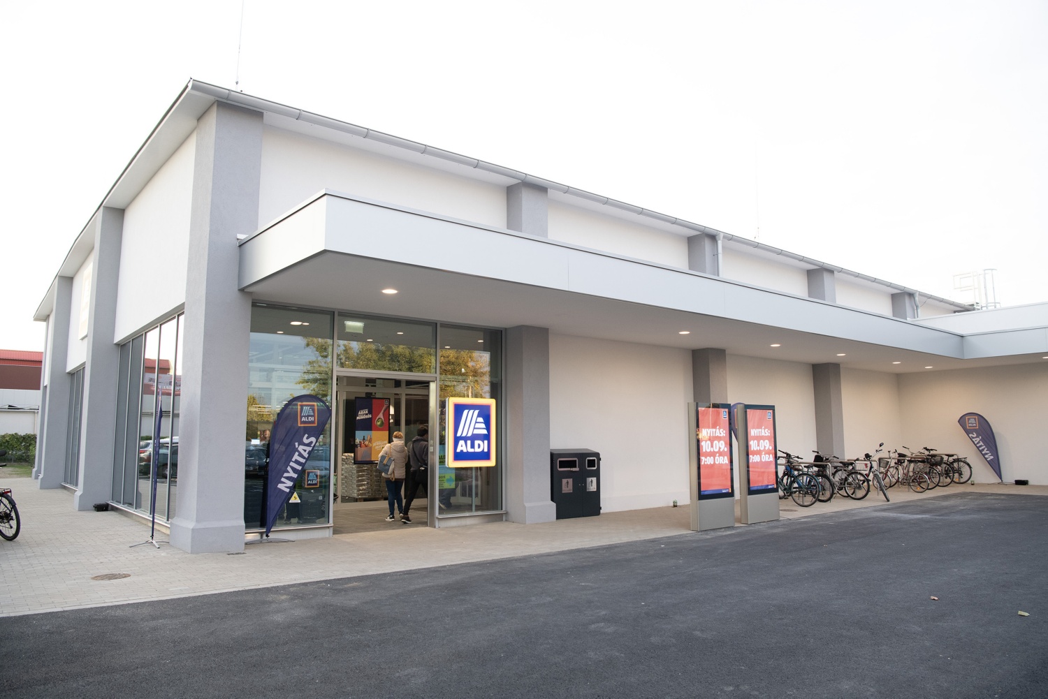 Megnyílt az ország legnagyobb ALDI áruháza