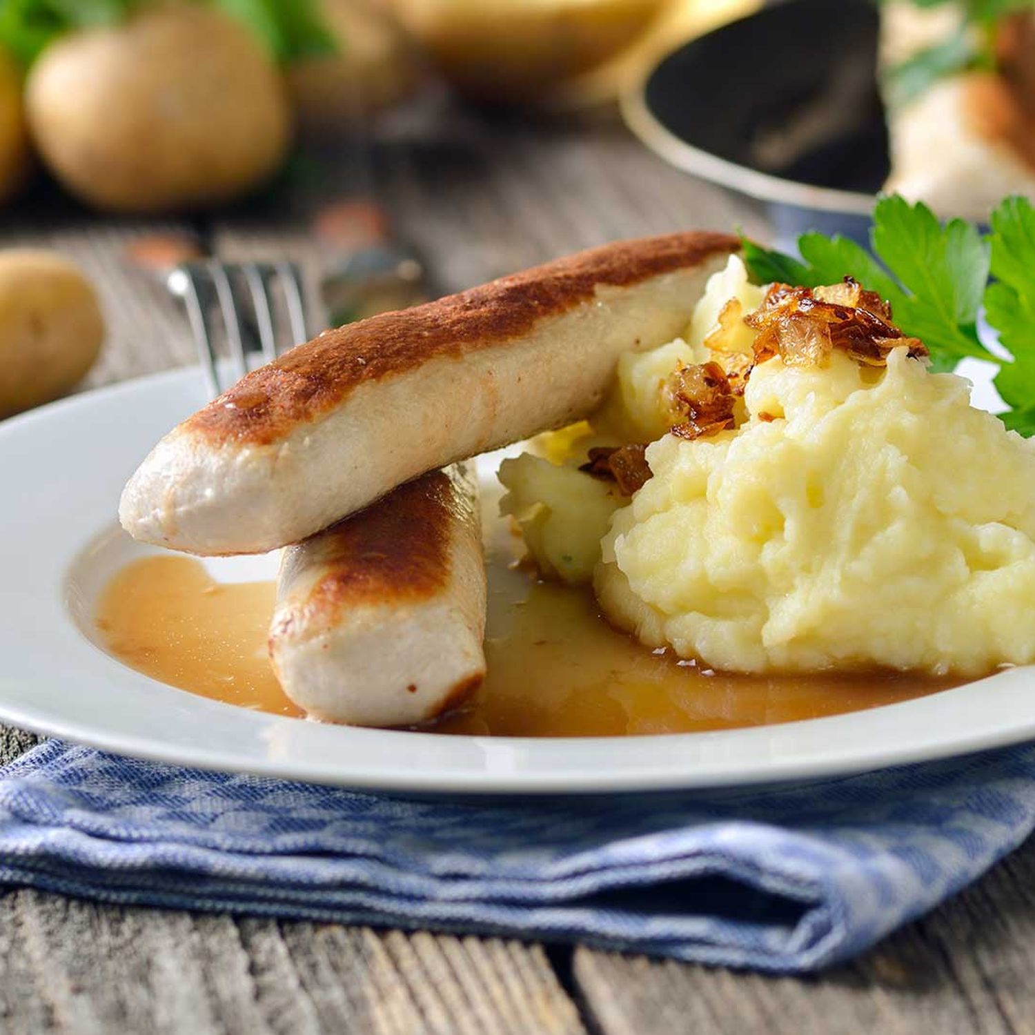 Apfel-Kartoffelpüree mit Minirostbratwürstchen Rezept | HOFER Rezeptwelt