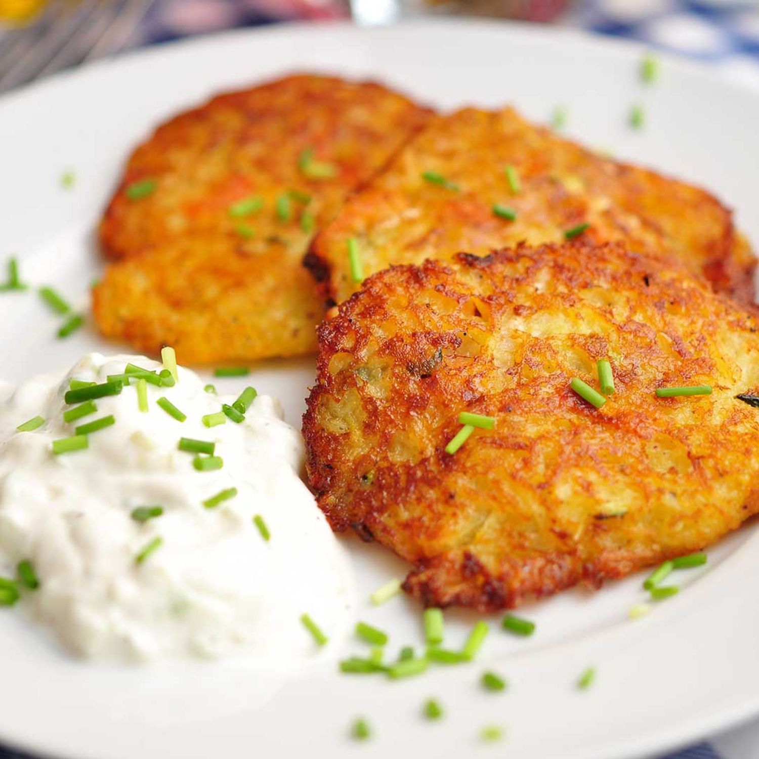 Kürbis-Kartoffel-Rösti mit sahnigem Dip Rezept | HOFER Rezeptwelt