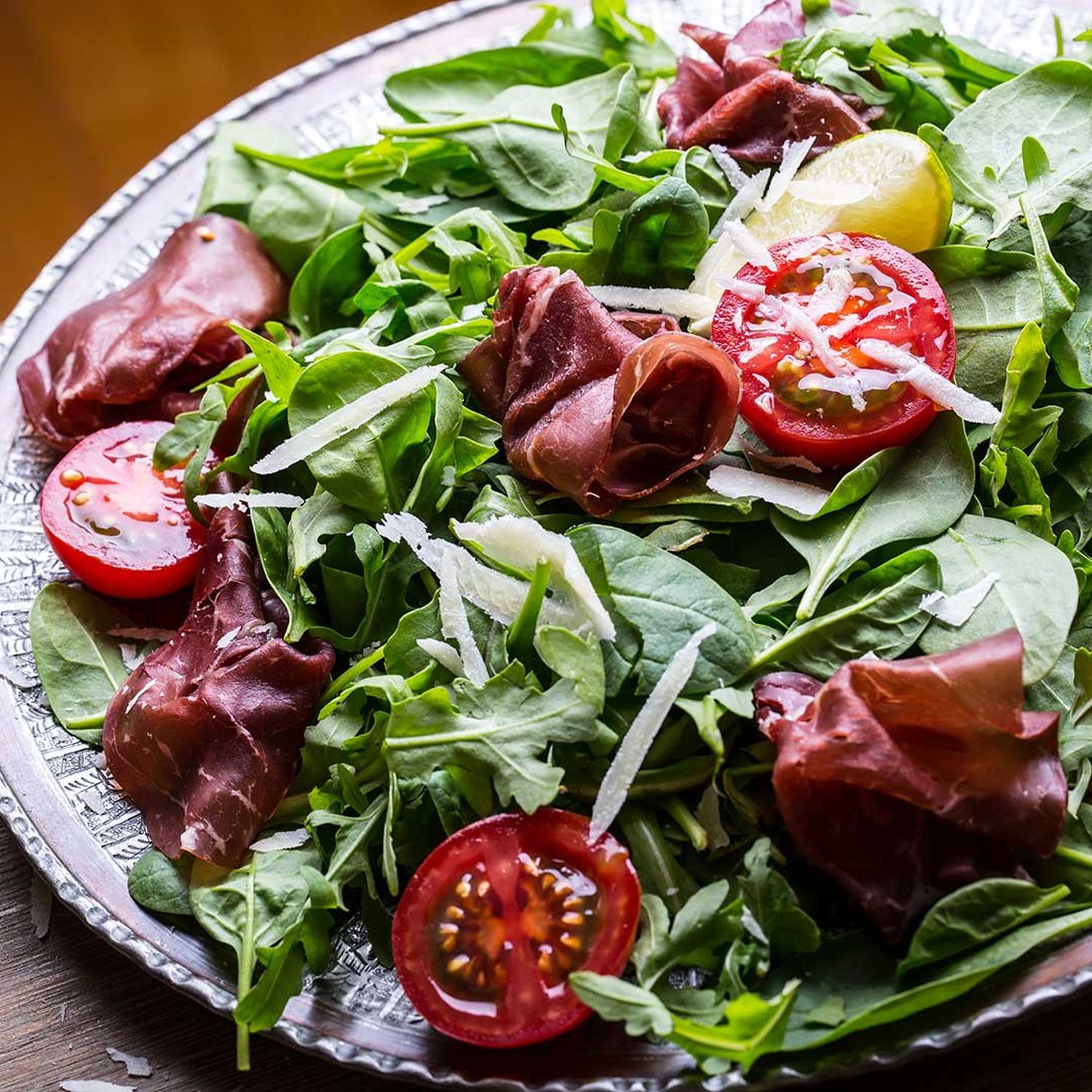 Sommerlicher Blattsalat mit Ribisel-Dressing und Bresaola Rezept ...