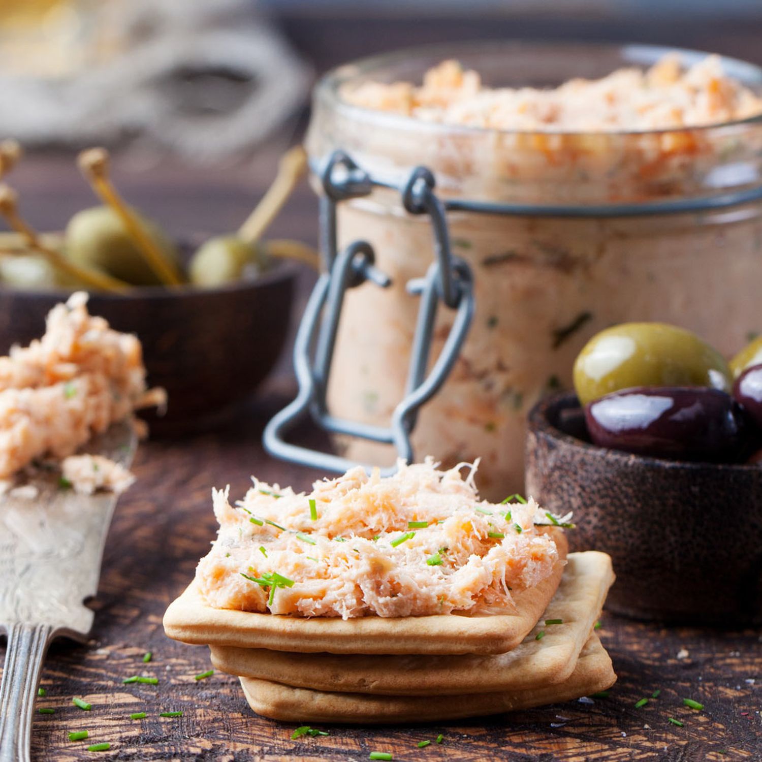 Knäckebrot mit Räucherlachs-Aufstrich Rezept | HOFER Rezeptwelt