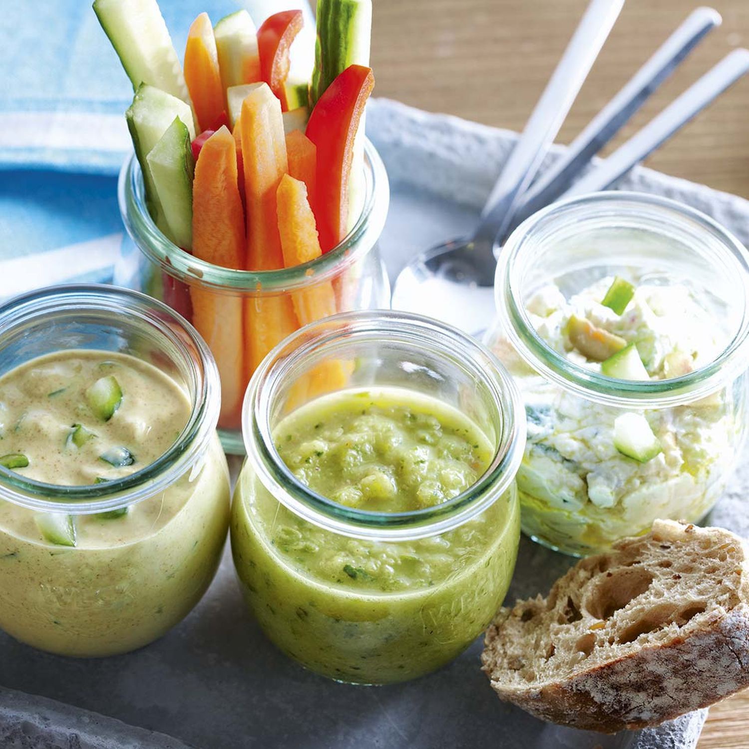 Dreierlei Dips Von Der Gurke Mit Rohkost Gemusesticks Hofer Rezeptwelt