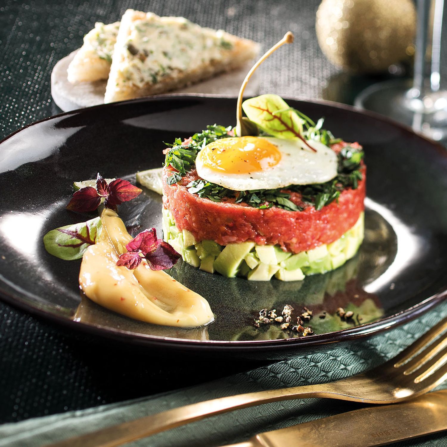 Beef Tartare mit Avocado Rezept | HOFER Rezeptwelt