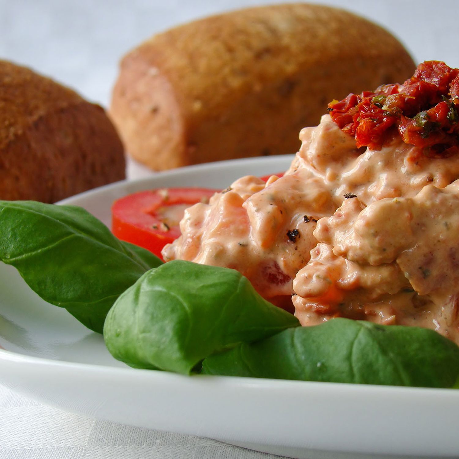 Frischkäseaufstrich mit getrockneten Tomaten Rezept | HOFER Rezeptwelt