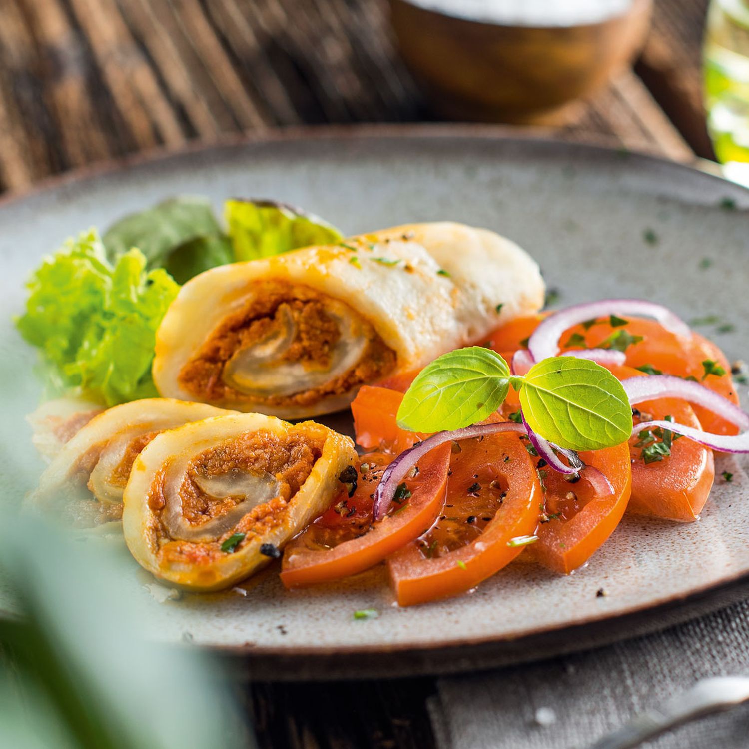 Gefüllte Mozzarella-Roulade Rezept | HOFER Rezeptwelt