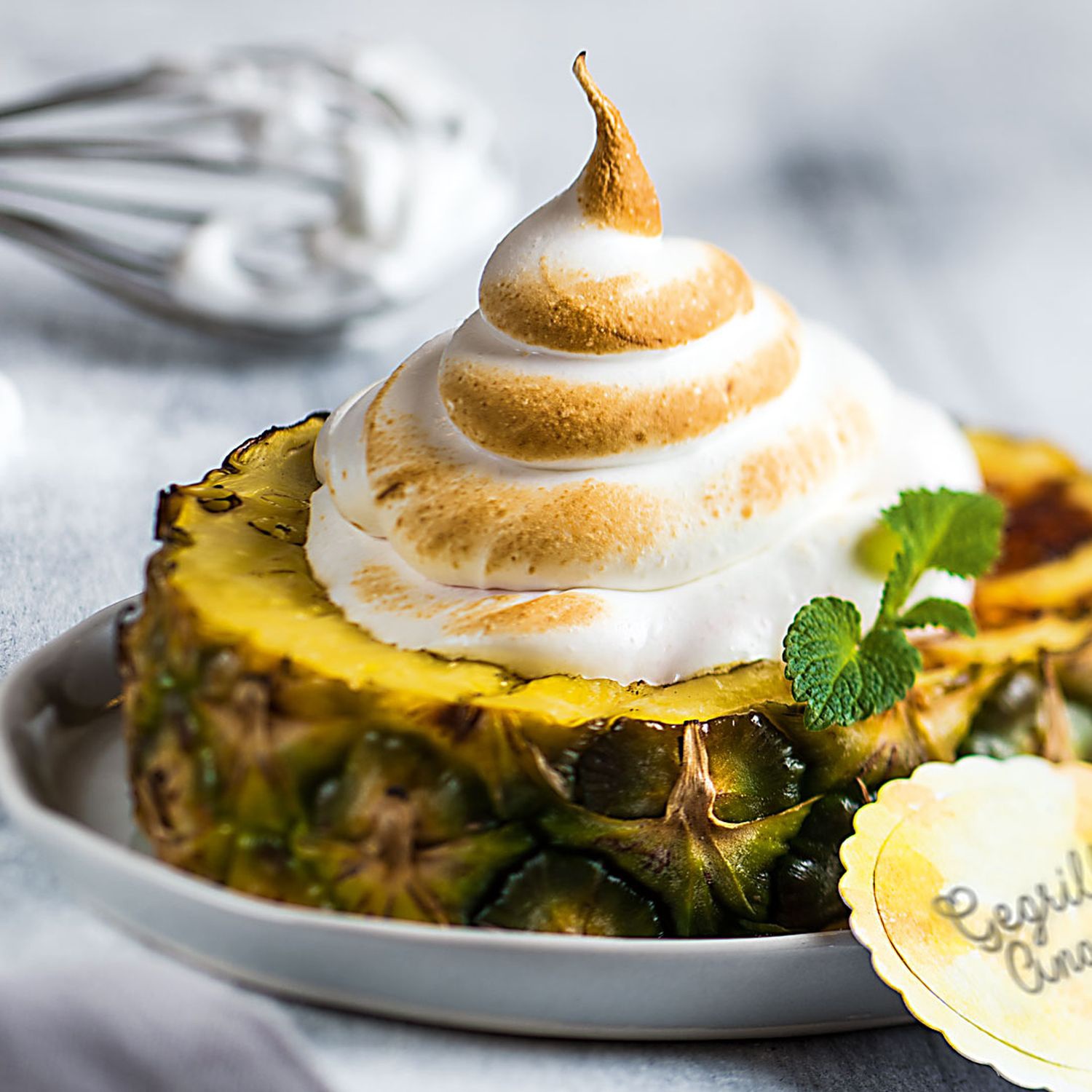 Gegrillte Ananas gefüllt mit Eis Rezept | HOFER Rezeptwelt