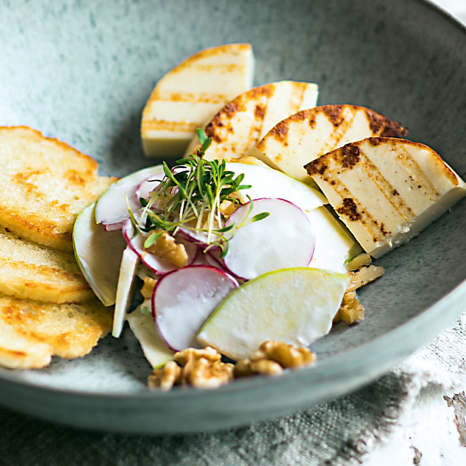 Radieschen-Apfelsalat Rezept | HOFER Rezeptwelt