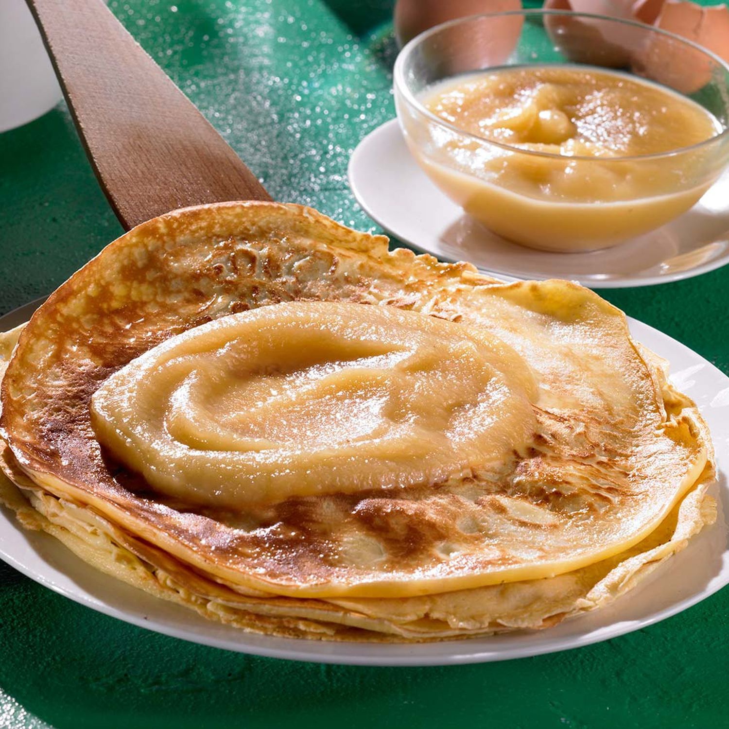 Palatschinken mit Apfelmus Rezept | HOFER Rezeptwelt