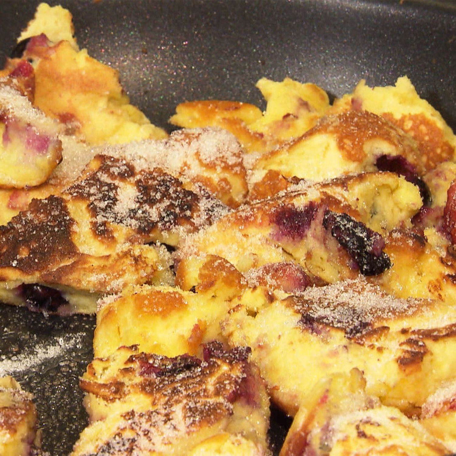 Kaiserschmarrn mit Vanilleeis Rezept | HOFER Rezeptwelt