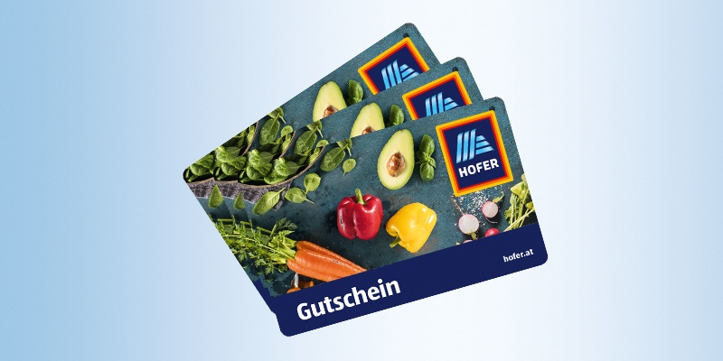HOFER Warengutscheine auf hellblauem Hintergrund platziert.