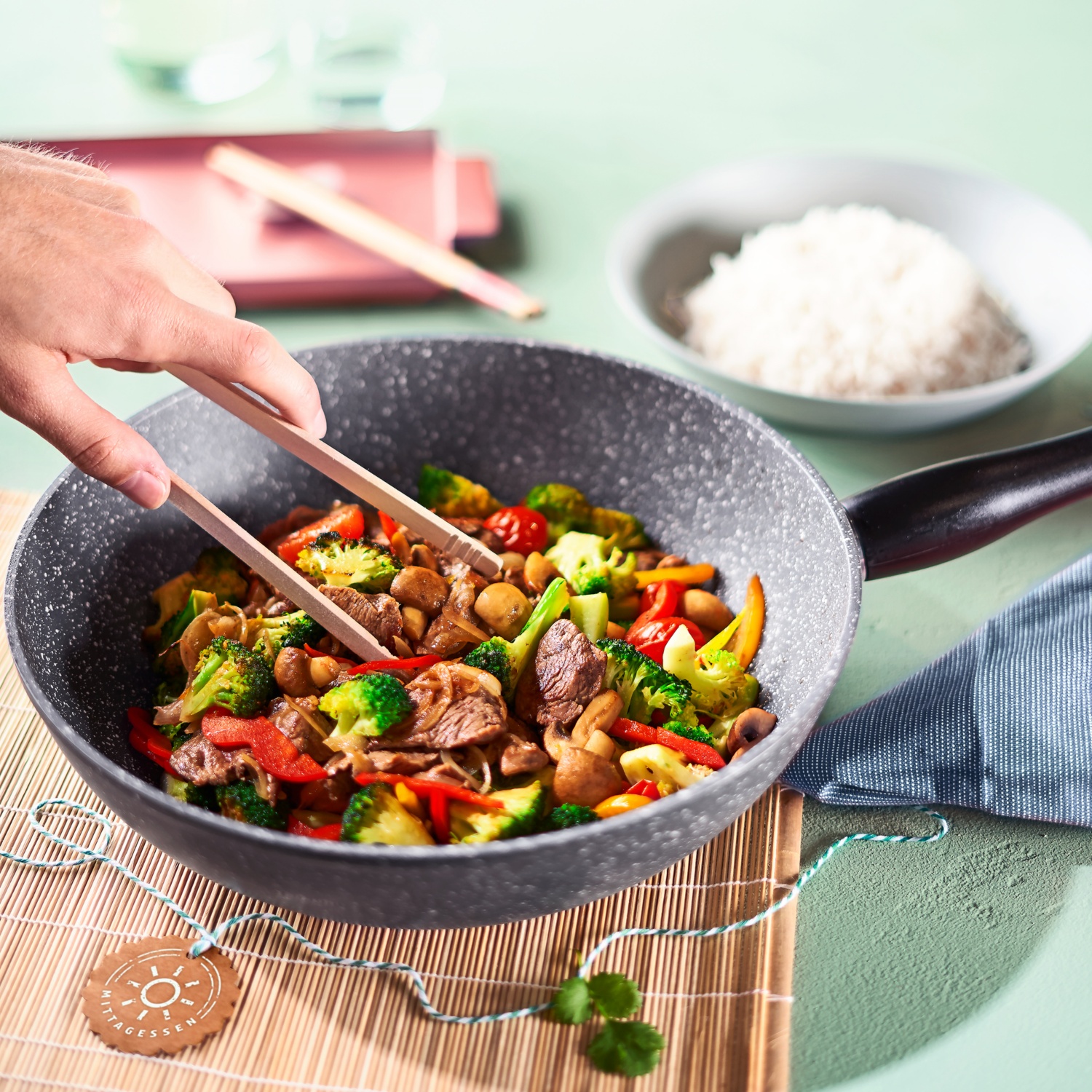 Gemüse-Wok mit Rinderfiletstreifen Rezept | HOFER Rezeptwelt