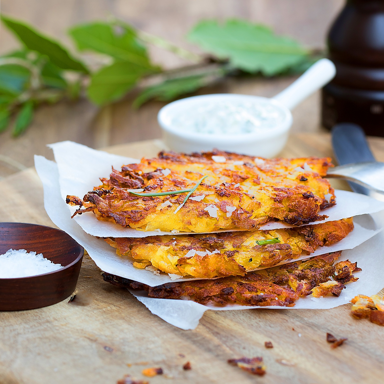 Kürbis-Kartoffel-Rösti mit sahnigem Dip
