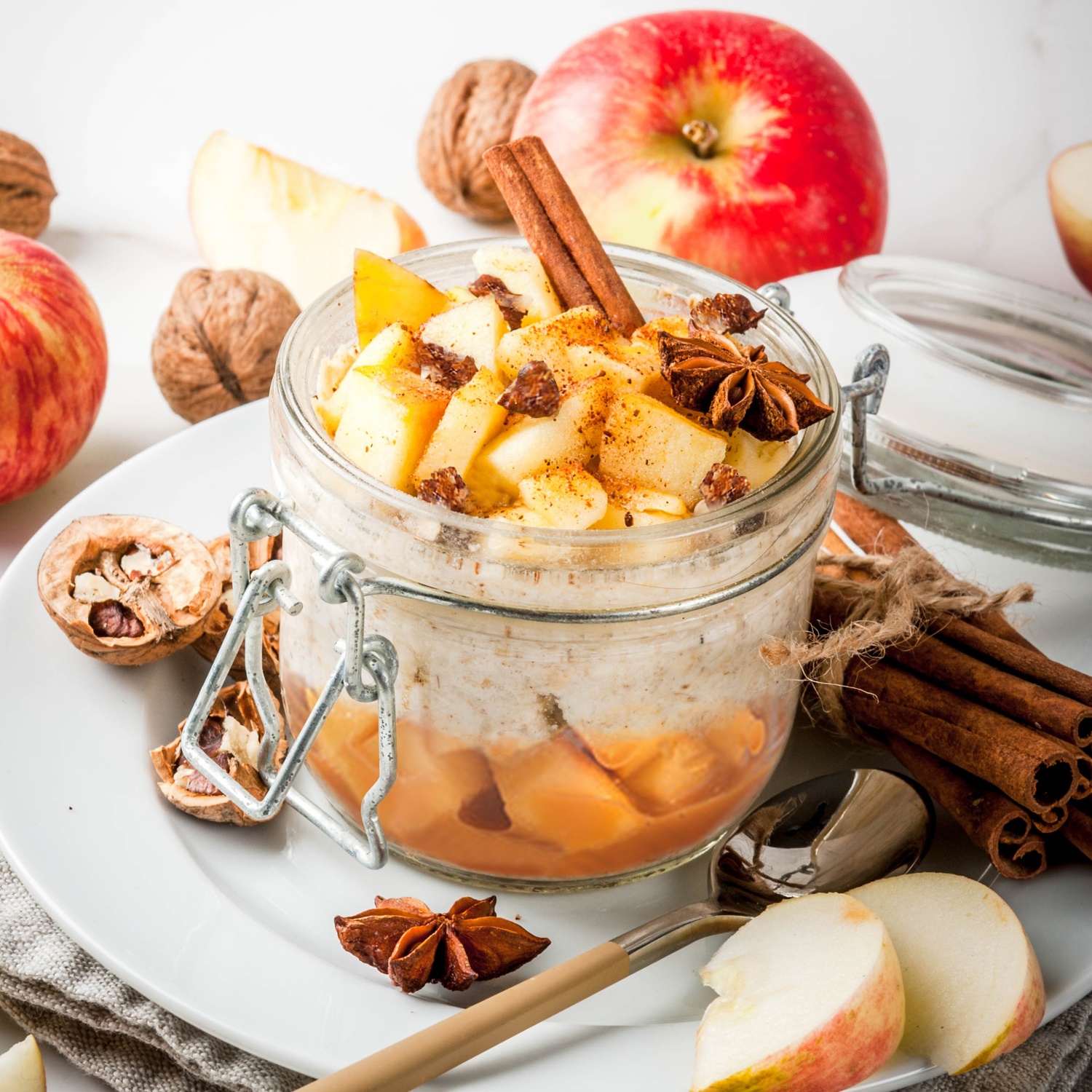 Apfel-Sahne-Dessert mit Haselnusskrokant | ALDI Rezeptwelt