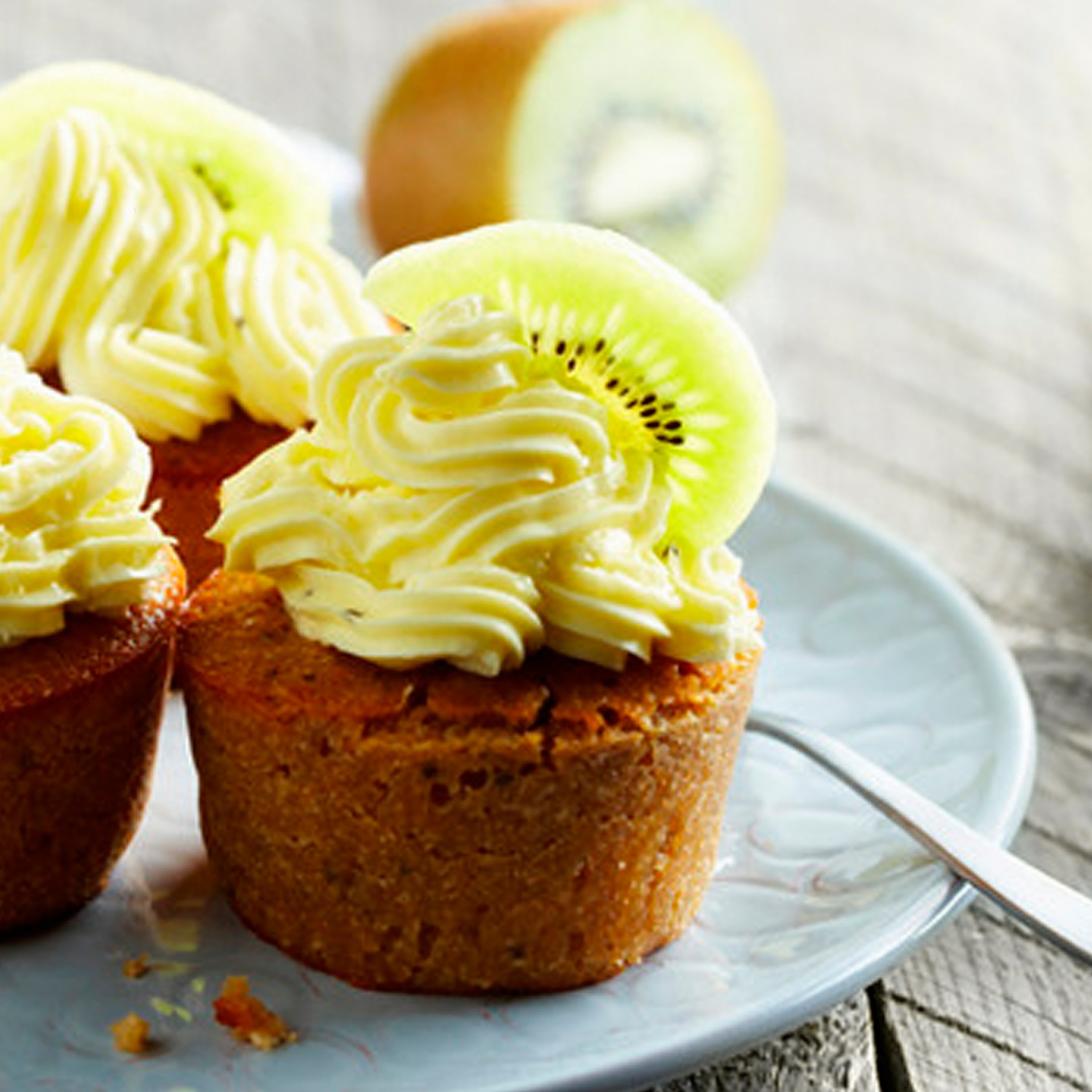 Kiwi Cupcakes mit Buttercreme-Frosting