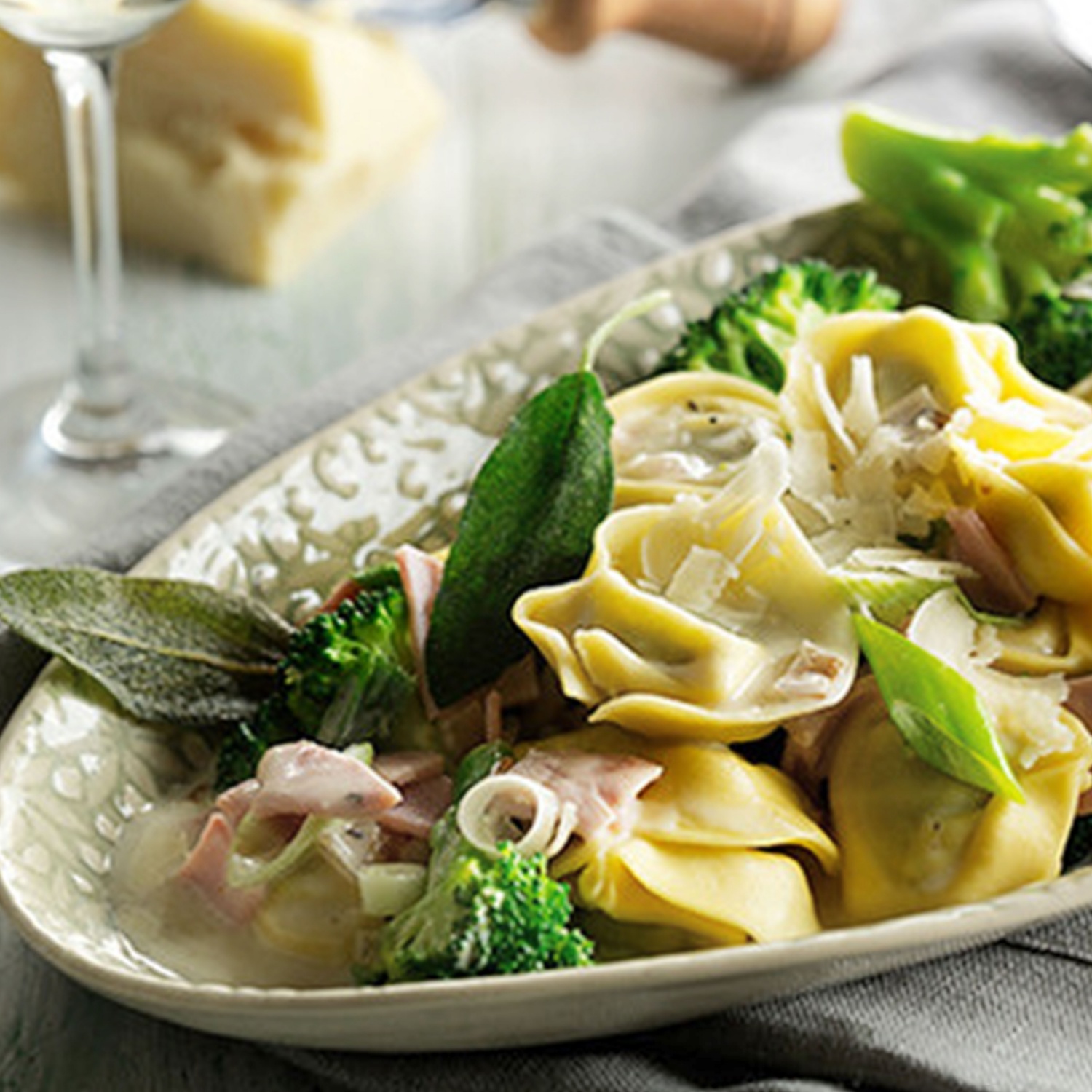 Tortelloni Mit Schinken Brokkoli Sauce Aldi Rezeptwelt