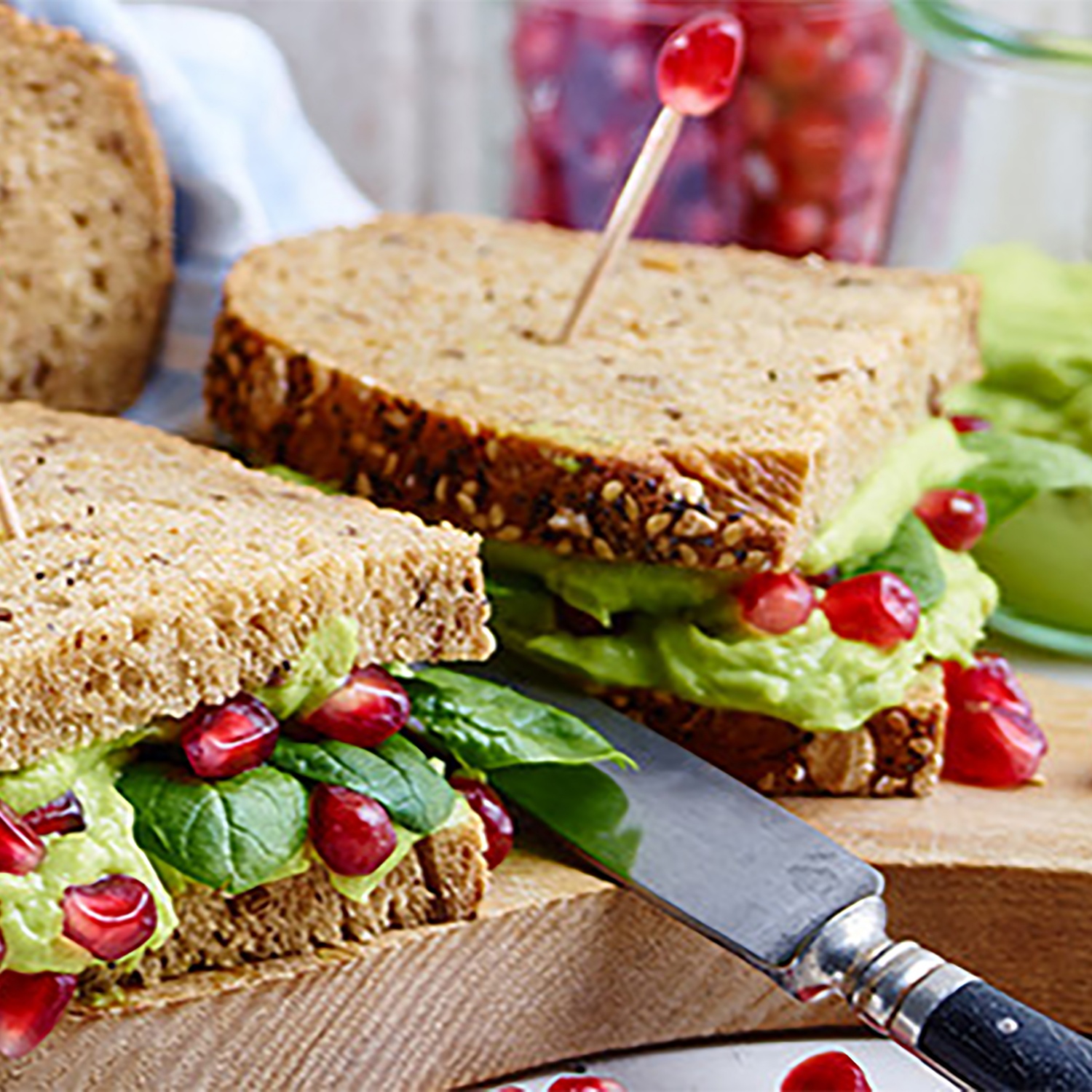 Superfood Sandwich mit Avocadocreme, Granatapfel und Spinat ALDI Rezeptwelt