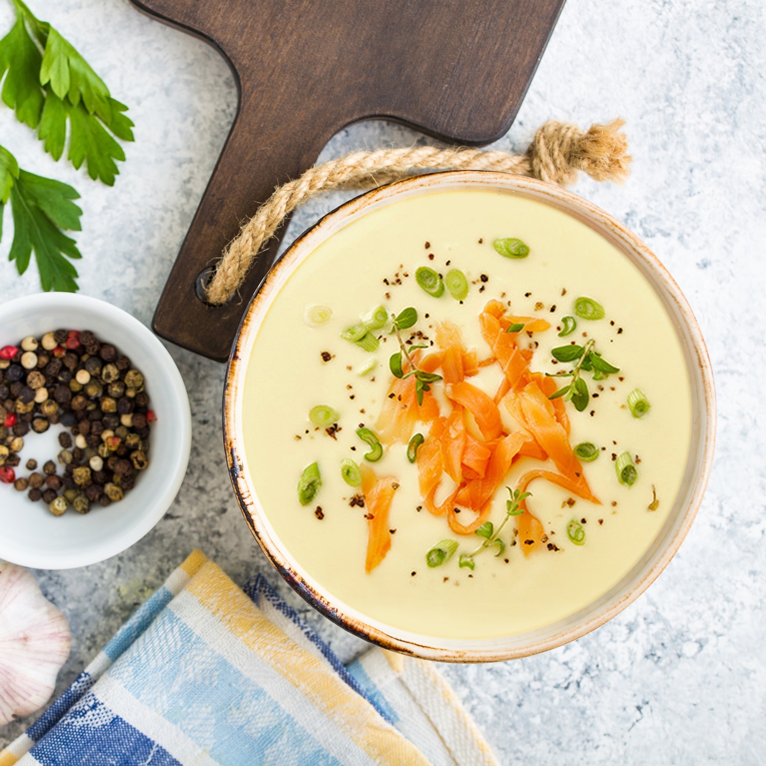 Kartoffelsuppe mit geräuchertem Lachs | ALDI Rezeptwelt