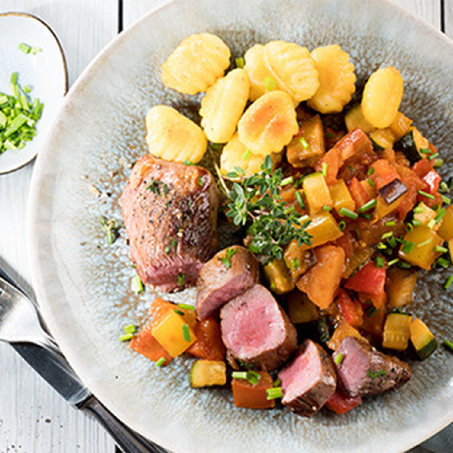 Lammfilet Mit Ratatouille Und Gebratenen Gnocchi Aldi Rezeptwelt 