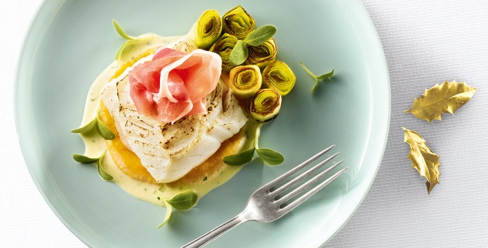 Pochierter Zander In Champagnerfond Mit Karottencreme Parmaschinken Und Nussigem Lauch Aldi Rezeptwelt