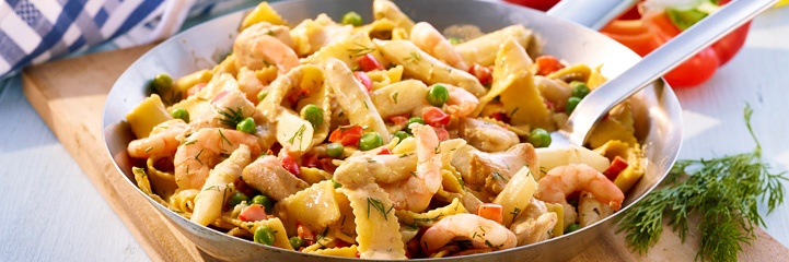 Nudelpfanne Mit Spargel Shrimps Roter Paprika Hahnchenbrust Jungen Erbsen Petersilie Und Sahne Aldi Rezeptwelt