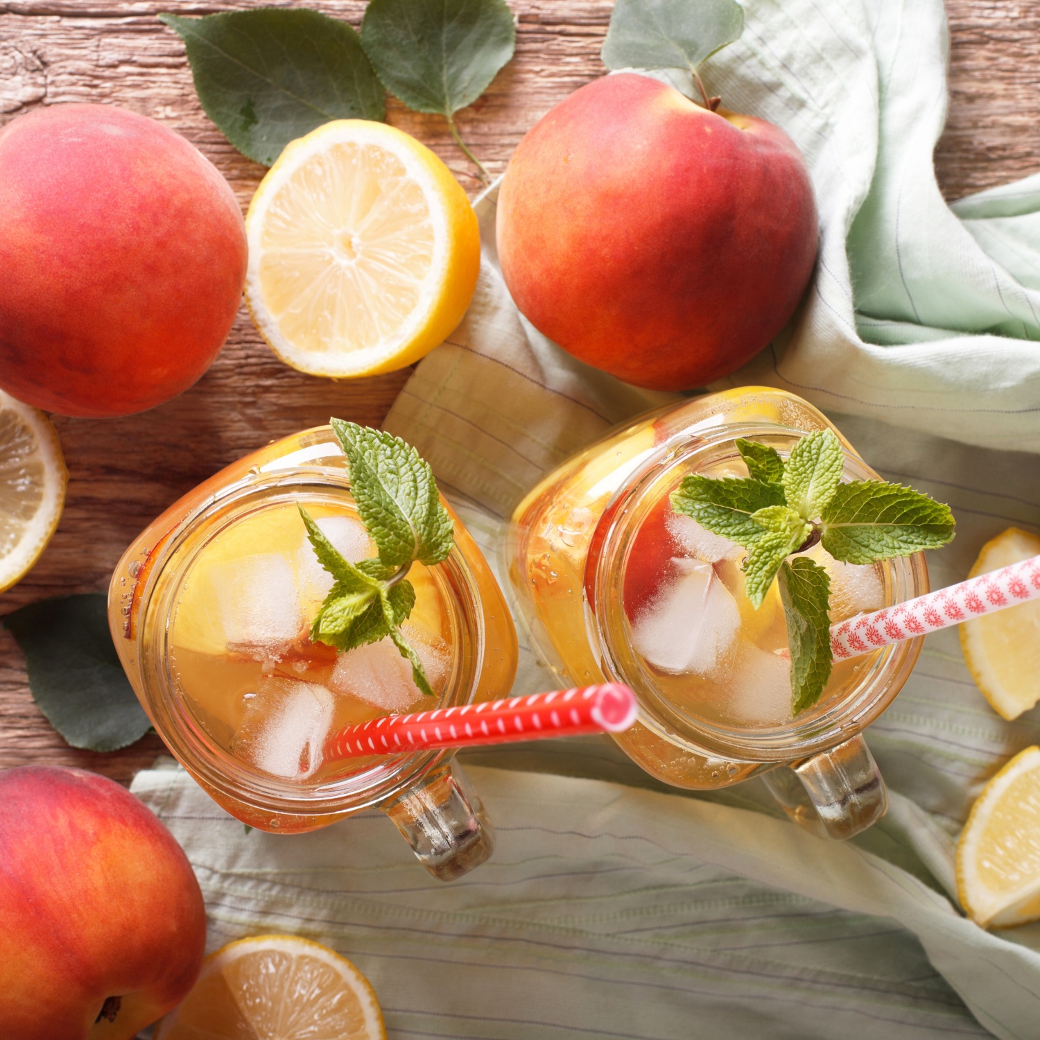 Pfirsich-Bowle mit Orangenlikör und Zimt | ALDI Rezeptwelt