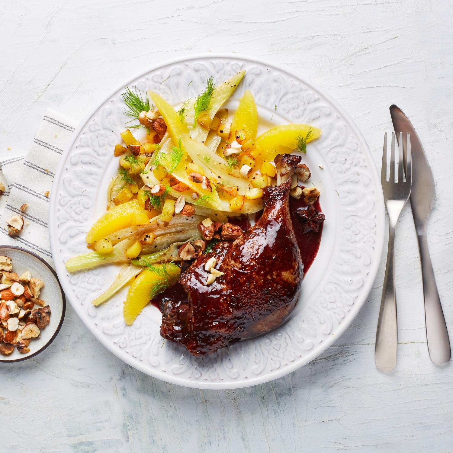 Knusprige Glühwein-Ente mit Orangen-Fenchelragout und Nüssen | ALDI ...