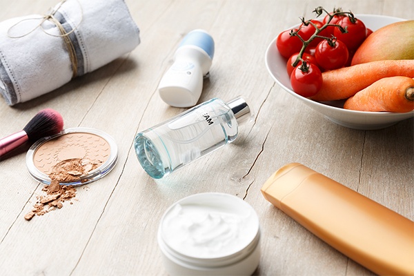 Gesunde Nährstoffe und Kosmetik für eine natürliche Bräune