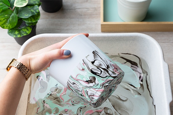 Originelle DIY Blumentöpfe im Marmoreffekt als Ergebnis 