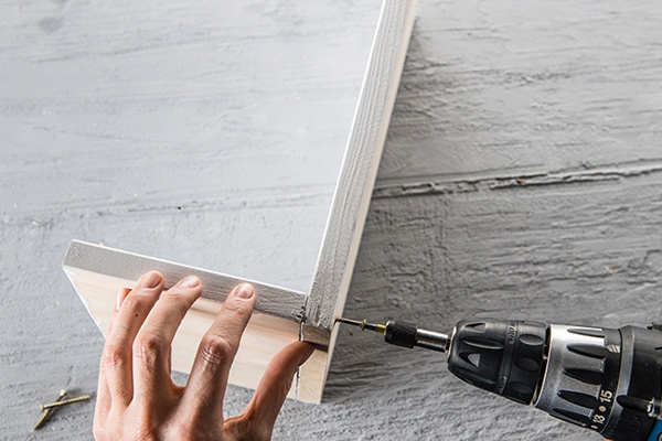 Das Vogelhaus Schritt für Schritt zusammensetzen