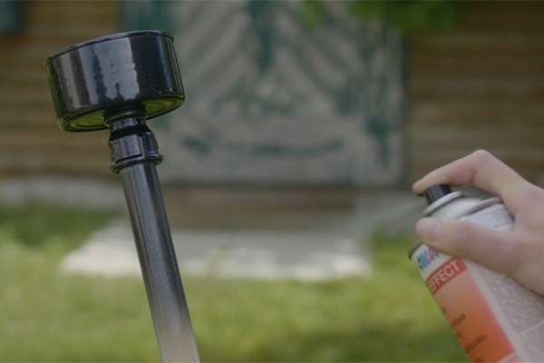 Stiel für die Windlichter mit Lack besprühen 