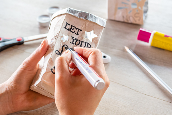 Milchverpackung beschriften