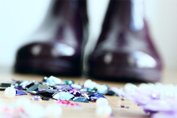 Gummistiefel mit buntem Glitzer pimpen