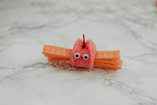 Gebasteltes Angelspiel für Kinder mit lustigen Krebsen