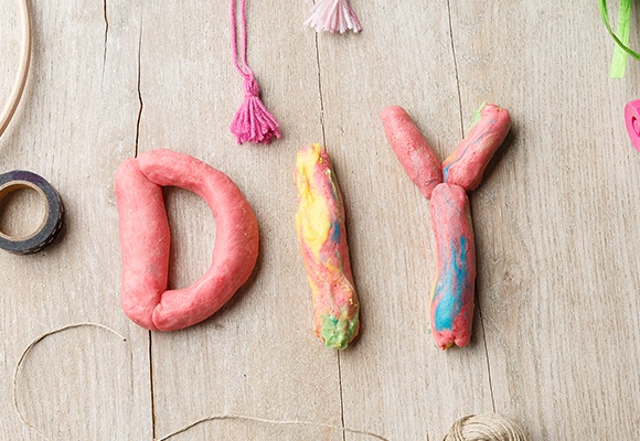 Knete selbst machen - Basteln mit Plastilin und ohne Konservierungsstoffe