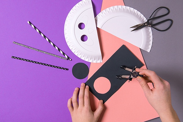 So werden Tiermasken aus Papptellern gemacht