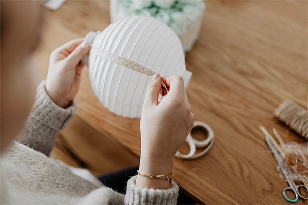 Heißluftballon aus einem Lampion basteln
